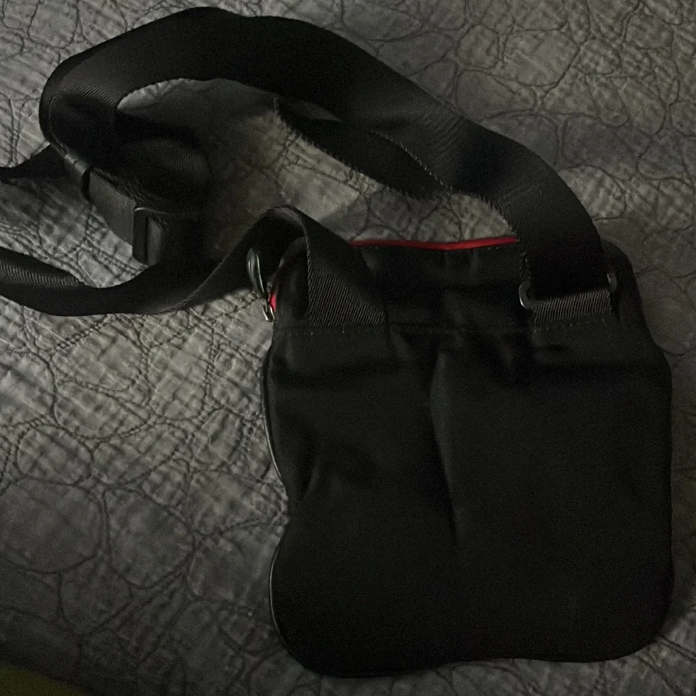 HugoBoss❤️🖤CrossBody ManPurse❤️🖤 - Picture 2 of 12